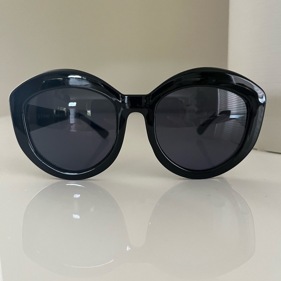 AJ Morgan Sunglasses-shiny black frame-metal hardware-impact resistant lenses - Picture 2 of 7